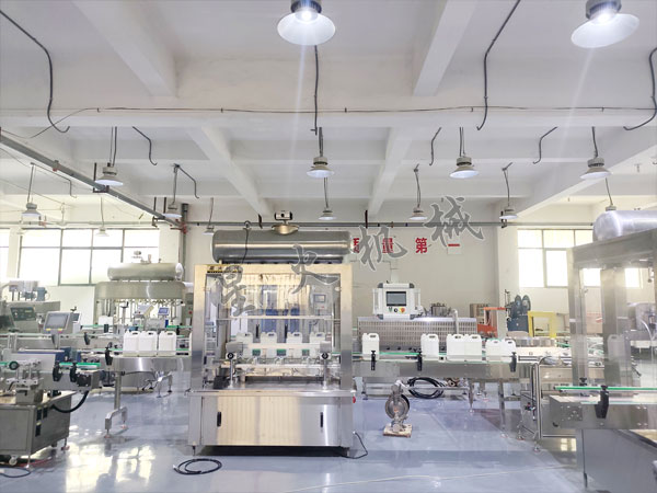 大容量全自动液体灌装机