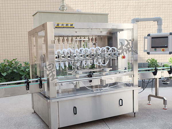 直线式 12 头液体自动灌装机展示